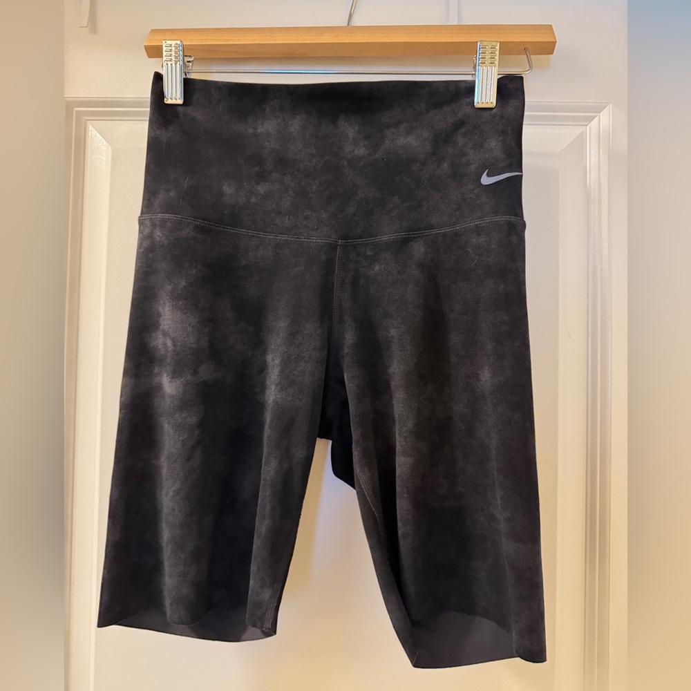 Nike women’s zenvy shorts